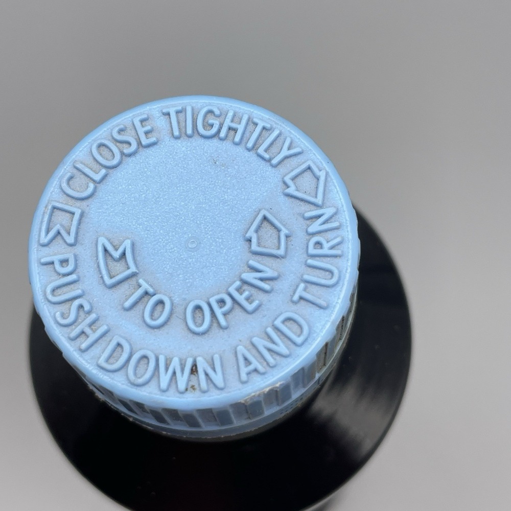 Vtg Old English Scratch Cover For Dark Woods 8 oz Blue Lid RARE Almost Full Prop - Picture 4 of 7